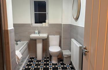 Contractor 4 bed Stay Rhoose 5 mins from Cardiff Airport and Barry - Foto 4