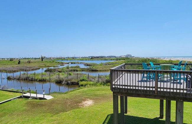 2nd Row Beach Home Ocean Views Old School Vibes - 1 min Walk to Sunny Beach - Foto 12