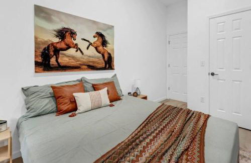 Stylish And Roomy Full House Dtwn - Photo 15