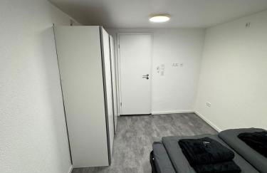 Luxus-Apartment im Herzen von Ludwigsburg - - WLAN - Klima - 24h Check-In - Waschmaschine - Terrasse - 200m vom Schloss und vom Ludwigsburger Marktplatz - - - Foto 17