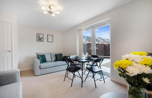 NEW! Stylish 2-Bed Home by Stay With Us, Ideal for Families, Sleeps 4! - Foto 14