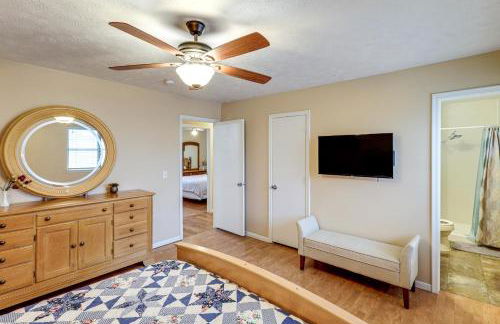 Bring the Family! Suburban Home with Yard in Omaha - Foto 13