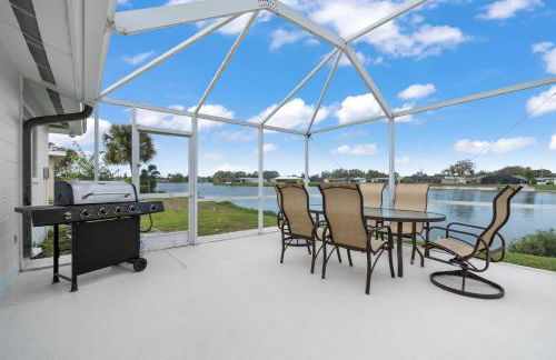 Venice Lakefront Pool Home - Photo 18