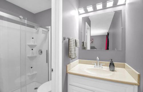 Modern 3BR 2 bathroom Near High Point University & Market Sleeps 6 - Foto 17