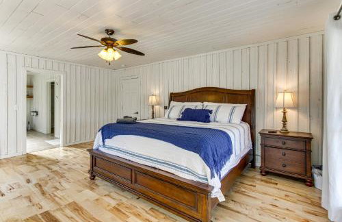 Tranquil Gantt Lake Home w/ Deck & Patio! - Foto 10