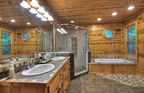 A Little Bit of Heaven Swim in the creek soak in the hot tub and relax in comfort - Foto 31