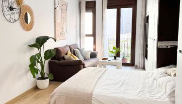 Chic Studio with Castle View Balcony and A/C - Foto 2