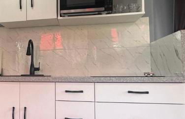 Modern Apartment, private Entrance, Private Backyard - Foto 2