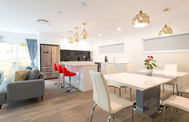 Brand New 5BR home with view of the sea - Photo 12