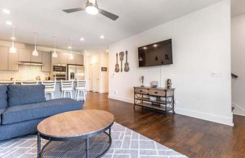 6 Bedroom Quiet Townhome! 6min to Airport & 15min to Downtown! - Foto 2