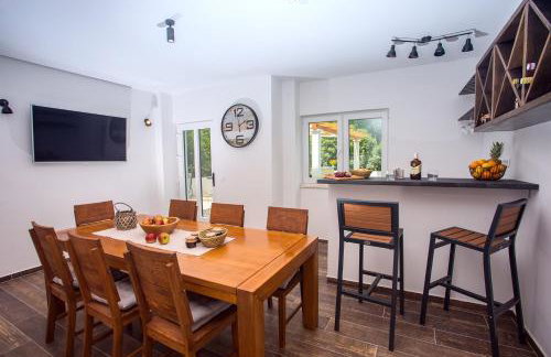 Villa Zora -luxurious villa with heated pool, sauna, 4 bedrooms, 10 persons max - Photo 31