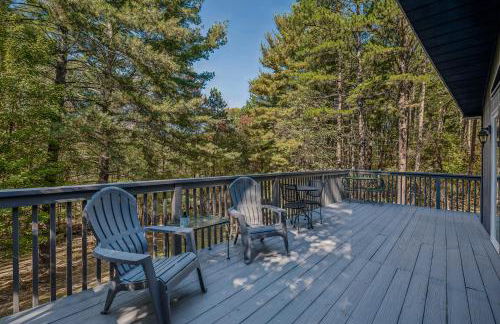 Mountain View Hideaway -- Pet Friendly, Grill, Wifi, Fire Pit, Deck, Screen Porch, Family Friendly, Game Room, Wood Stove - Foto 12