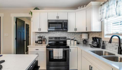 Blue Valley Inn - Hot Tub & Spacious Play Area! - Foto 3