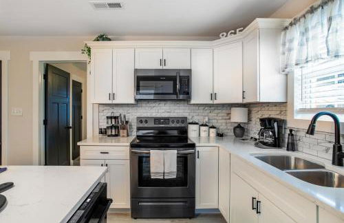 Blue Valley Inn - Hot Tub & Spacious Play Area! - Foto 3