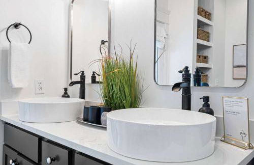 Tranquil East Nashville Zen Retreat with 2 Patios, Garage Parking, Yoga Mats Included, Covered Patio and Deck, Walk to Five Points Dining & Bars, Board Games, 10 Min to Broadway, 24 Hr Hospitality - Foto 20