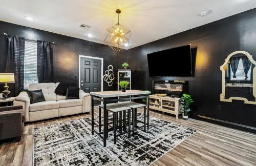 Spacious 10BR NOLA Home, Perfect for Groups, King bed - Foto 9