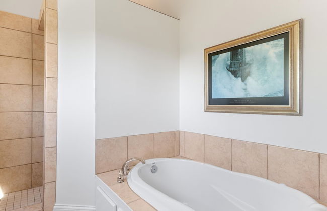 Beautiful Home on a Quiet Lot, Sleeps 14, Treehouse & Game Room! - Foto 26