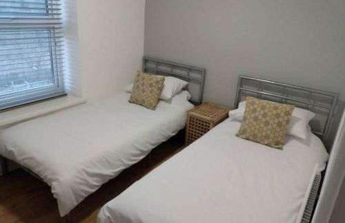 3 Story House near Bike park Wales & zip world - Photo 14