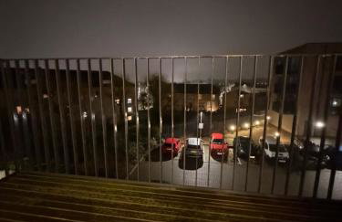Prestige London Apartment Balcony Views - Photo 2