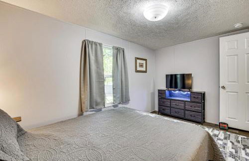 Riverfront Floral City Stay with Dock and Hot Tub! - Foto 14