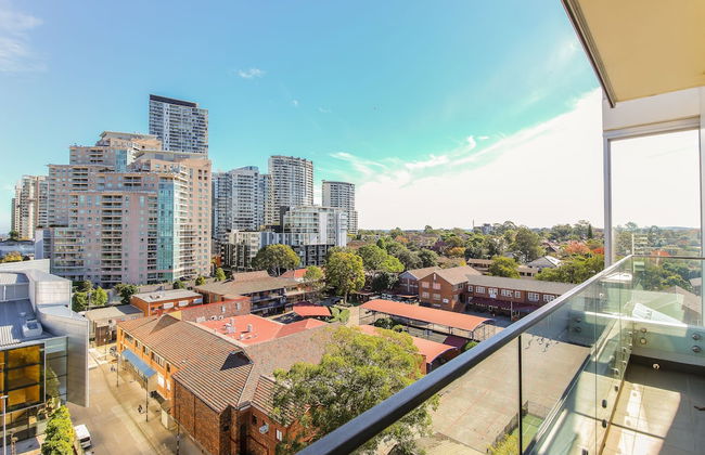 2 Bedroom Modern Apartment in Chatswood - Photo 1