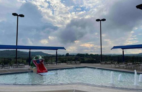 Gorgeous cabin 3bdrm/3bth, hot tub, fireplace, kid/pet friendly - Foto 60