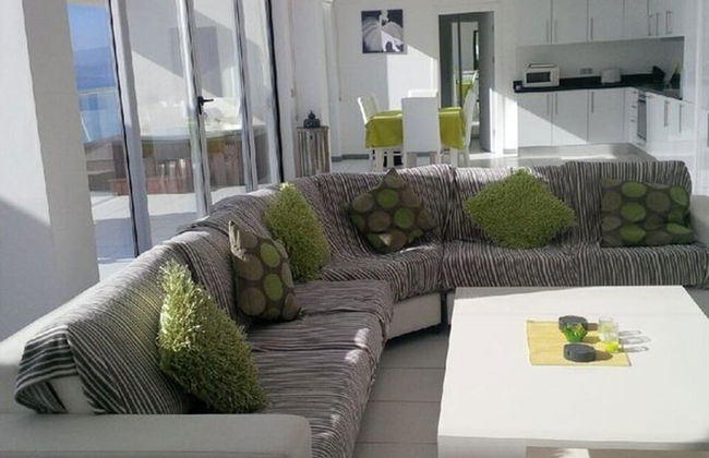 2 Bed Penthouse Apartment With Stunning Sea View - Photo 14