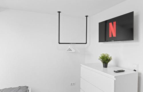 Moderne Monteurwohnungen in Nürtingen Zentrum Kitchen, Wifi, Smart TV - Photo 8