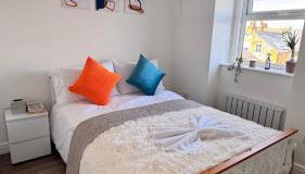 Penthouse Loft Suite in Putney, PS5, 60"TV, Netflix, Sleeps 6, ideal for relocators and professionals - Foto 1