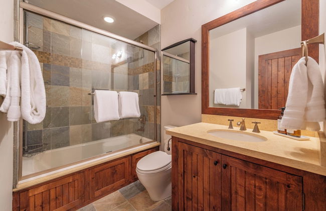 Lux Townhome Next to Village by Sierra Getaways - Photo 10