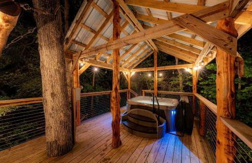 Fantastic Treehouse with Fire Pit and Hot-tub in Herod, Illinois - Foto 16