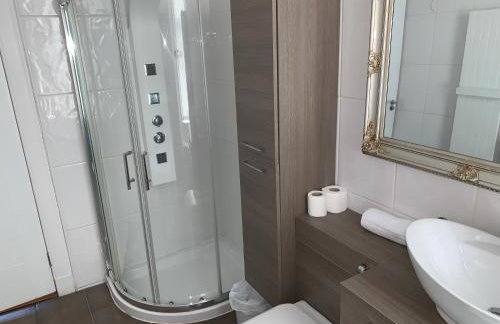 The Village Tavern Apartment - Photo 14