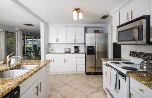 Siesta Sol Art Bungalow- 2 miles to Siesta Key! - Foto 7