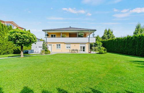 The Villa Toscana, a serene retreat in Center of Friedrichshafen City with lush green lawns, terrace & private garage- Lidl, Bakery walking distance- Bodenseecenter, Sportsbad 3 mins, Lake 7 mins - Foto 6