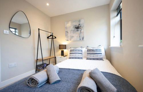 Modern 2 Bedroom Flat, Central Chatham, Self Check-in - Foto 7