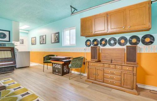 Stunning MCM Escape with Mtn Views in San Bernardino - Foto 27