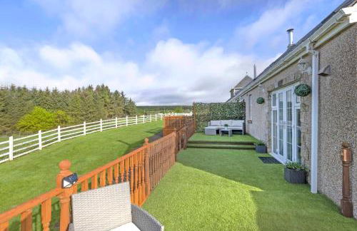 JOIVY Greenknowes Cottage with Hot Tub & Fireplace - Photo 15