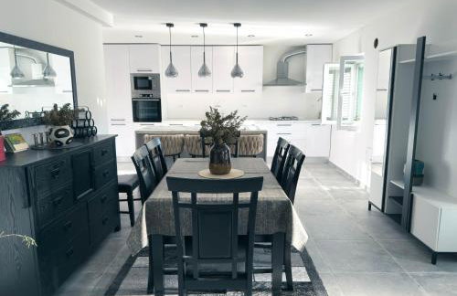 Private House 3 Bed, 3 Bath In Luka Dugi Otok - Photo 8