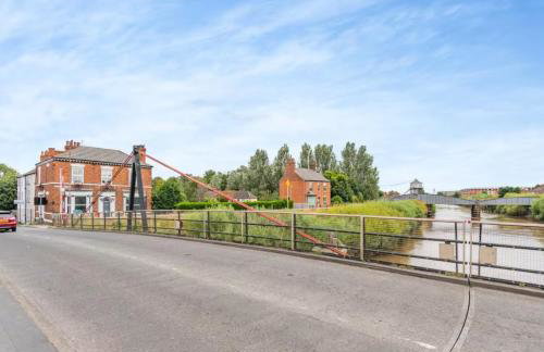 Riverside Georgian House with Hot Tub, Sauna & Parking - Foto 28