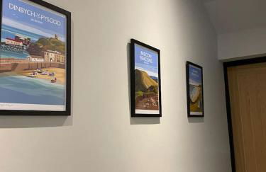 HOT TUB - Miners Cottage - edge of Brecon Beacons National Park - Heritage Town - Foto 15