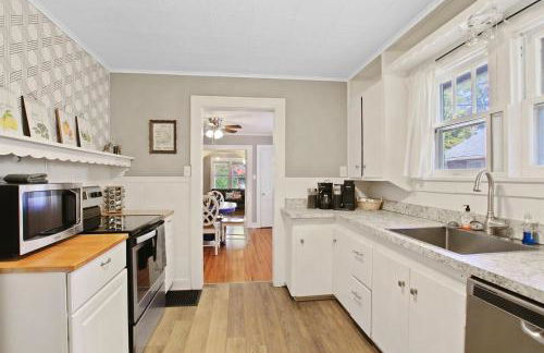 Bohemian Bungalow Pac-Man, walk downtown, pet friendly - Foto 39