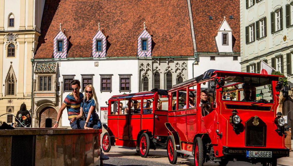 Presporacik Oldtimer City Tour - Castle Tour - Photo 1