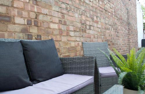 Stylish 2-Bed Garden Flat, 5 Mins to Brixton - Photo 36