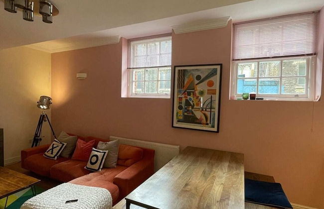 Chic Victorian Flat in Private Estate - Mile End! - Foto 23