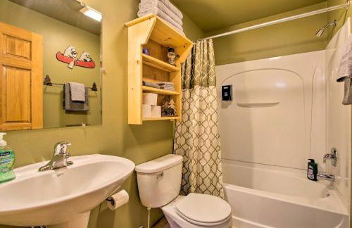 Pet-Friendly Warrens Cabin with Fire Pit! - Foto 12