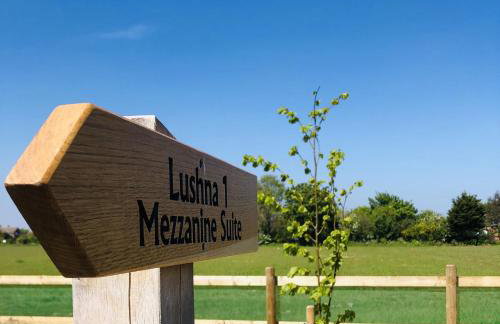 Lushna 1 Mezzanine at Lee Wick Farm Cottages & Glamping - Foto 10