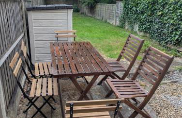 Fantastic 3-Bedroom House in Crawley - 10 mins from Gatwick - Foto 38