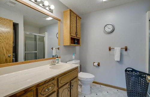 2 Mi to Super Rink Sporty Group Getaway in Blaine - Foto 16