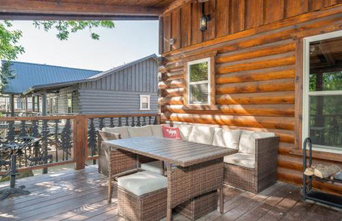 River Lodge Escape with Hot Tub - Foto 41