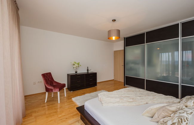 Luxury Secluded Villa w. Pool, Jacuzzi and Garden - Photo 3